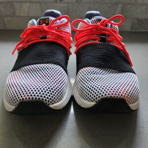 Women's Under Armour Charged Sneakers, size 8.5